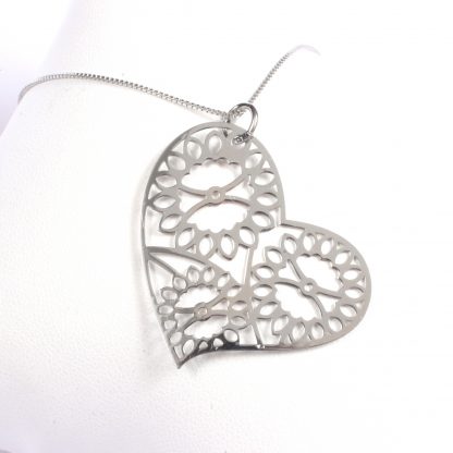 Necklace with heart pendant