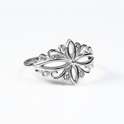 Серебряное кольцо