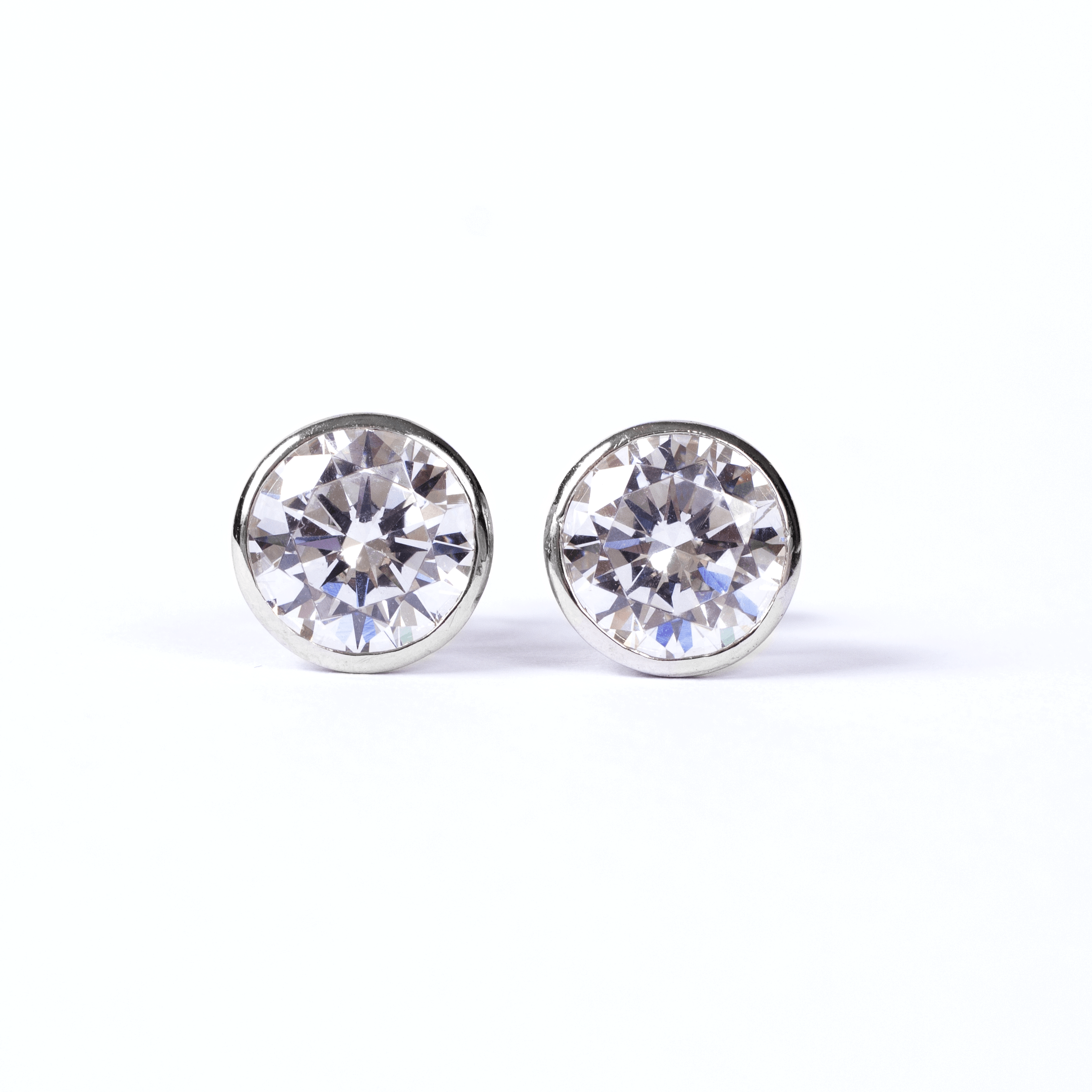 Silver earrings with zircons