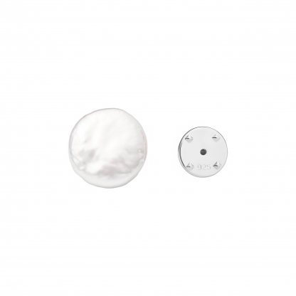Silver brooch with pearl