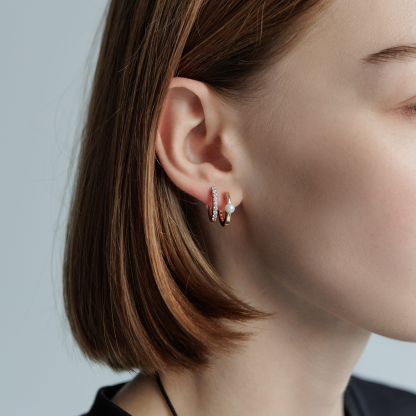 Gold plated earrings with pearls