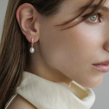 Gold plated earrings with pearls