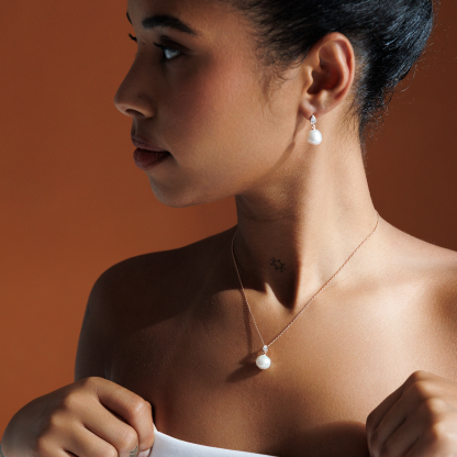Gold plated necklace with pearl