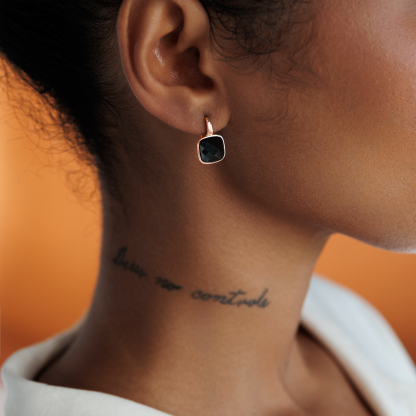 Gold plated earrings with onyx